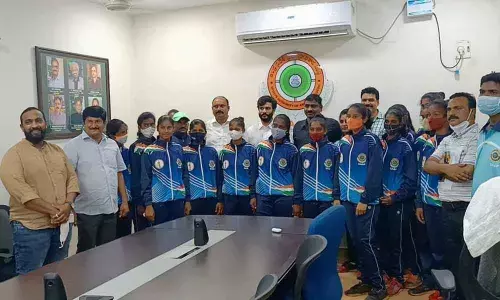 Sports Authority of Andhra Pradesh Chairman ByreddySidhartha Reddy, SAAP Vice-chairman Dr Prabhakar Reddy, AP Handball Association general secretary Satyanarayana Raju, Krishna district secretary Vamsi, SAAP AO Rama Krishna with junior girls team in Vijayawada on Monday