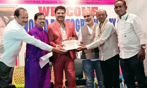 Shyam Kumar receiving ‘Best News Picture’ award