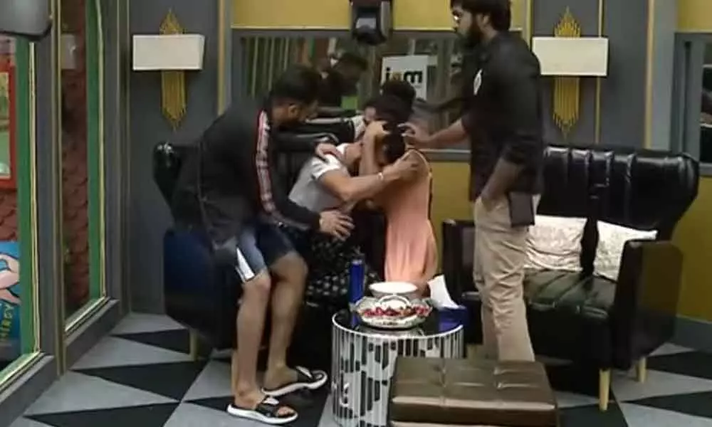 Viswa gets emotional thinking about his brother and Ravi consoles him