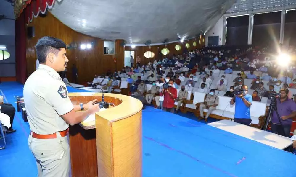SP Venkata Appala Naidu addressing the audience at SV University auditorium in Tirupati on Wednesday