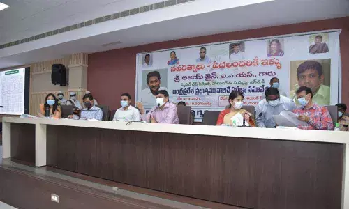 Special Chief Secretary Ajay Jain addressing a meeting in Guntur on Wednesday