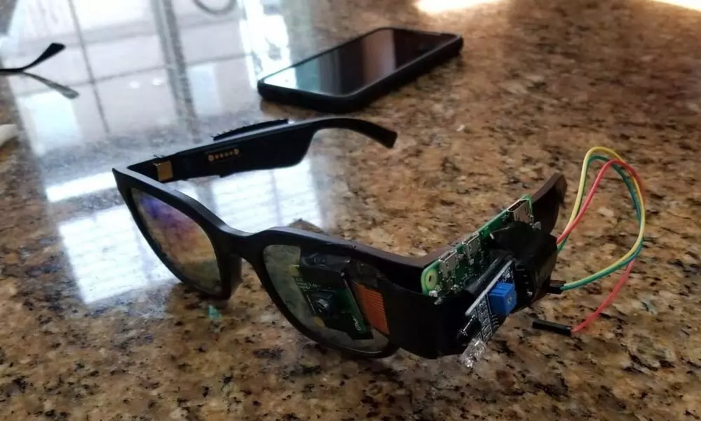 Smart glass with sensor and mike designed under artificial intelligence
