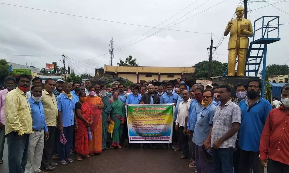 BILT workers’participating in padayatra in Mangapet on Sunday