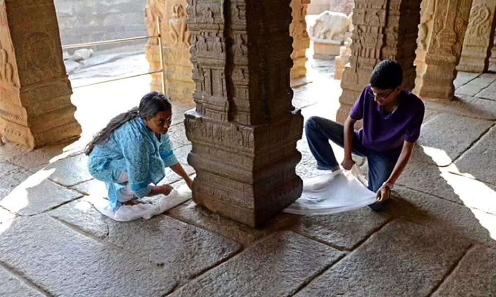 Hanging Pillar of Lepakshi Temple