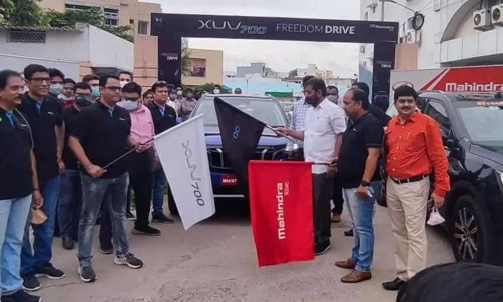 M&M Regional Head Bhoopesh Kumar flagging off Mahindra XUV700 Freedom Drive in Hyderabad on Monday