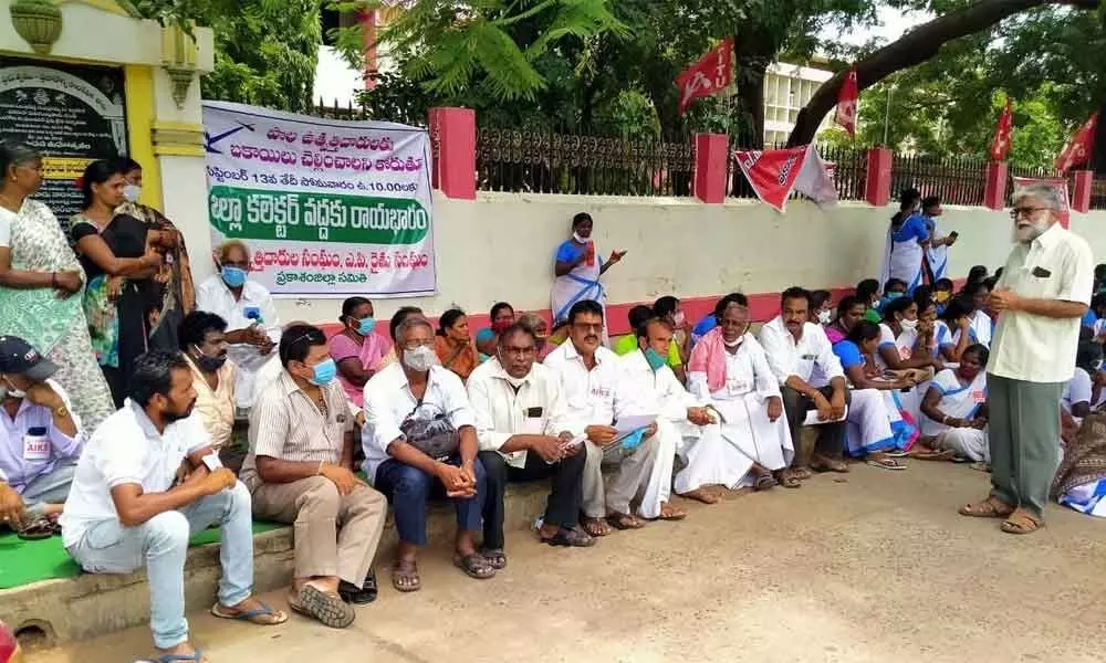 Dairy farmers staging a protest in front of the Collectorate demanding for payment of dues in Ongole on Monday