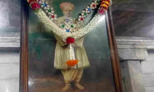 Photos of Wodeyars reinstalled in temple after devotees’ ire