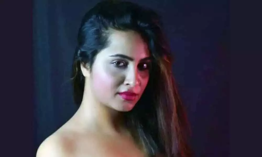 Actress Arshi Khan