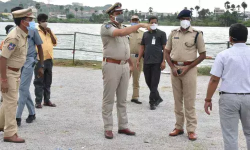 Rachakonda CP Mahesh Bhagwat visited the immersion ghat set up in the Byran Cheruvu