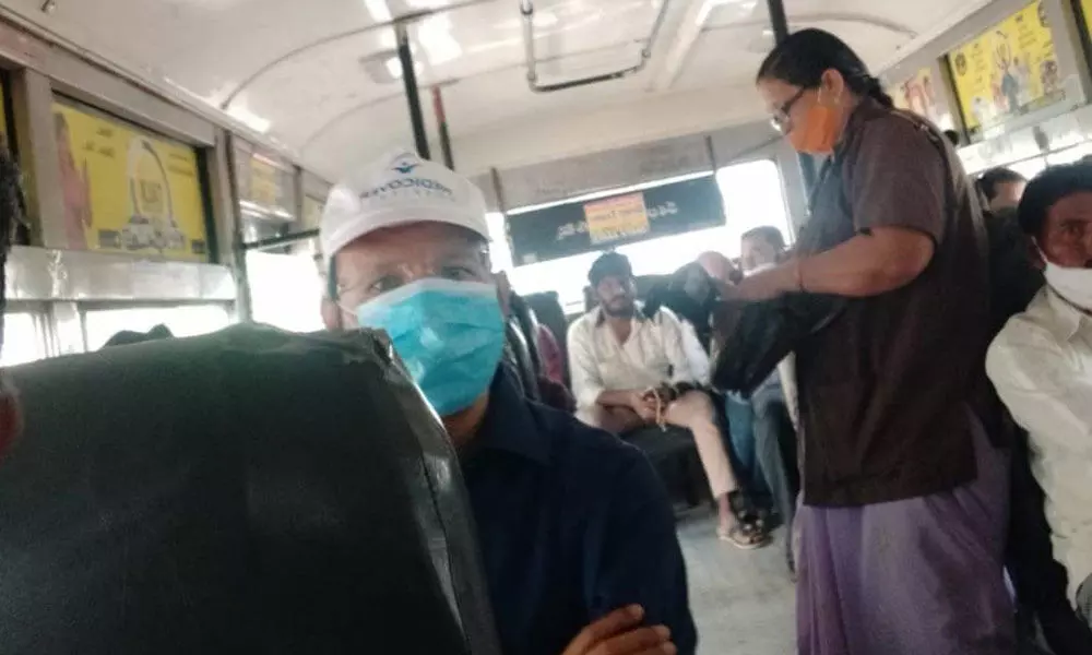 VC Sajjanar takes incognito bus trip