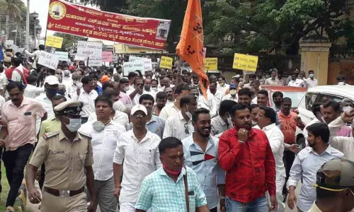 Mutt protests Swamy Vivekananda Memorial’s move to ‘grab’ land