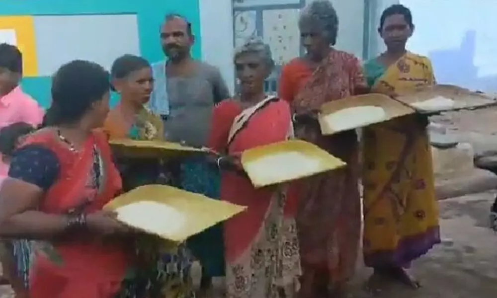 Residents of Venkatagiri village in Kodumur mandal showing the rice supplied by the civil supplies department