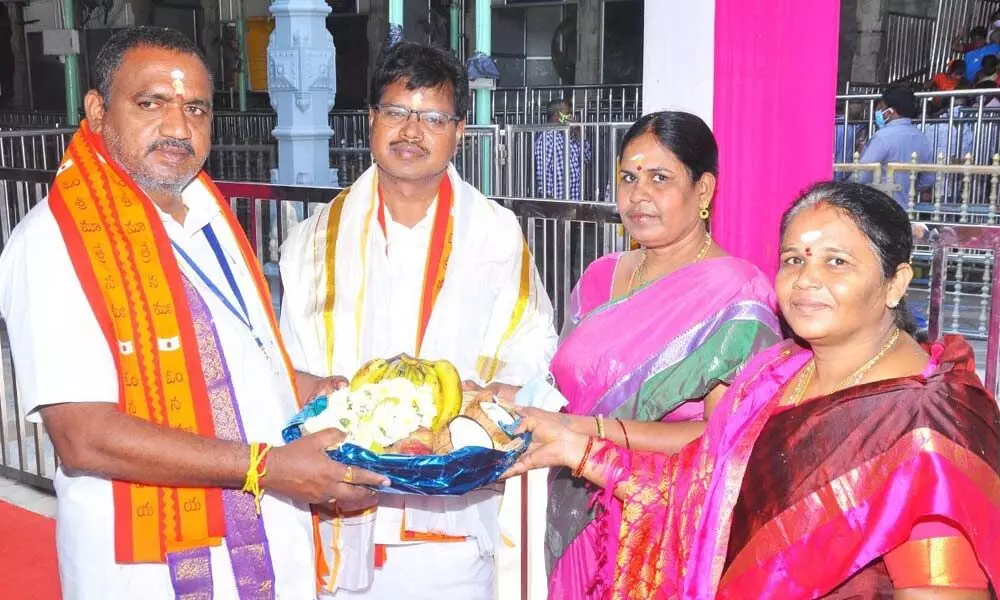 Srisailam temple Executive Officer S Lavanna along with his wife presenting silk clothes to Varasiddhi Vinayaka Swamy in Kanipakam on Thursday