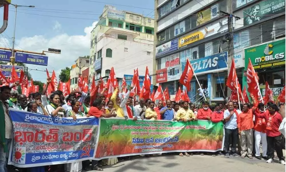 CPI members staging Praja Andolan Pradayatra protesting privatisation of government units in the country, in Tirupati on Friday