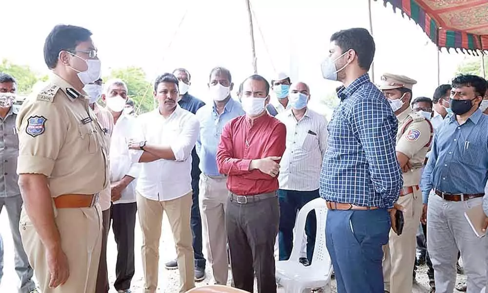 District SP A.V.Ranganath along with Collector Prashanth Jeevan Patil and MLA Nomula Bhagath enquiring about the arrangements made at Sagar Canal  14th mile stone at Halia on Saturday