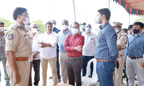 District SP A.V.Ranganath along with Collector Prashanth Jeevan Patil and MLA Nomula Bhagath enquiring about the arrangements made at Sagar Canal  14th mile stone at Halia on Saturday