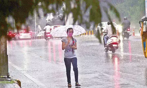 Heavy rain lashes several city areas, outskirts