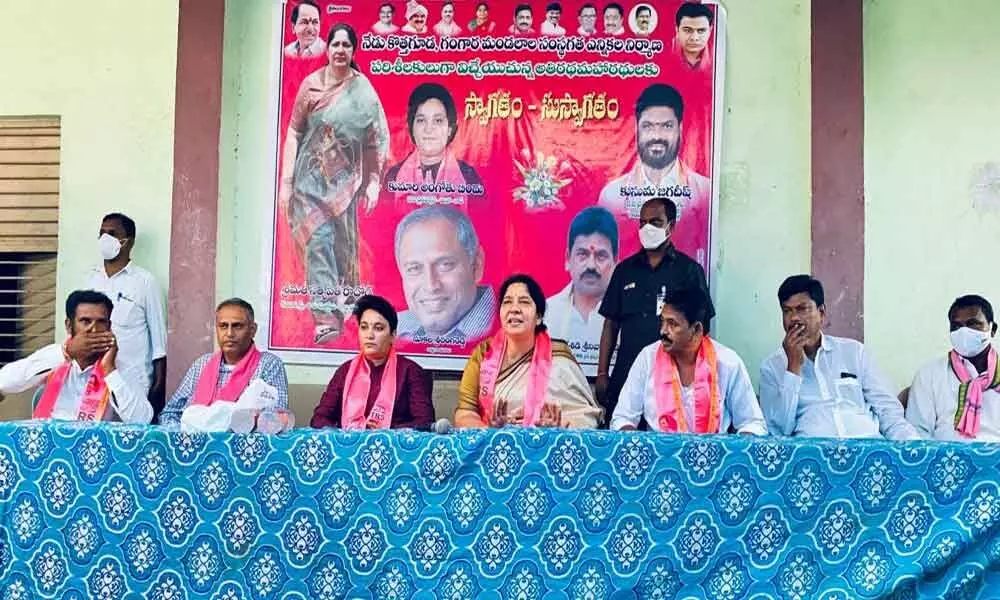 Minister for Tribal Welfare Satyavathi Rathod addressing TRS workers in Mahabubabad on Monday