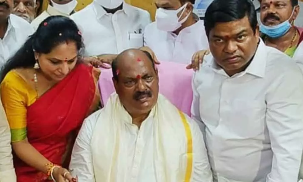 Bajireddy Govardhan, flanked by MLC Kavita & MLA Jeevan Reddy, takes over as the chairman of Telangana State RTC in Hyderabad on Monday