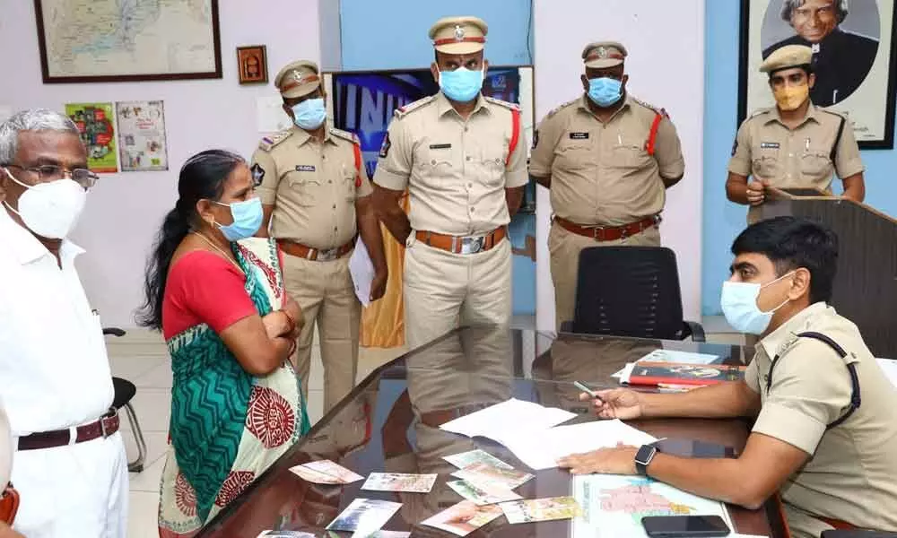 Urban SP Venkata Appala Naidu listening to a victim during Spandana programme at DPO in Tirupati on Monday