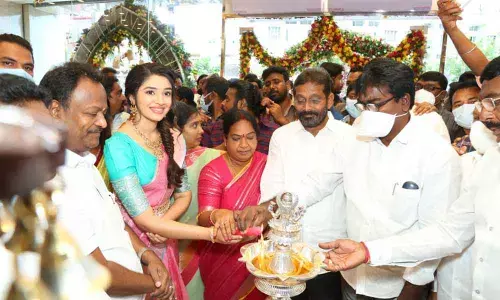 Min P Ajay Kumar, actress Kruthi Shetti inaugurating the 25th South India Shopping Mall showroom in Khammam on Monday