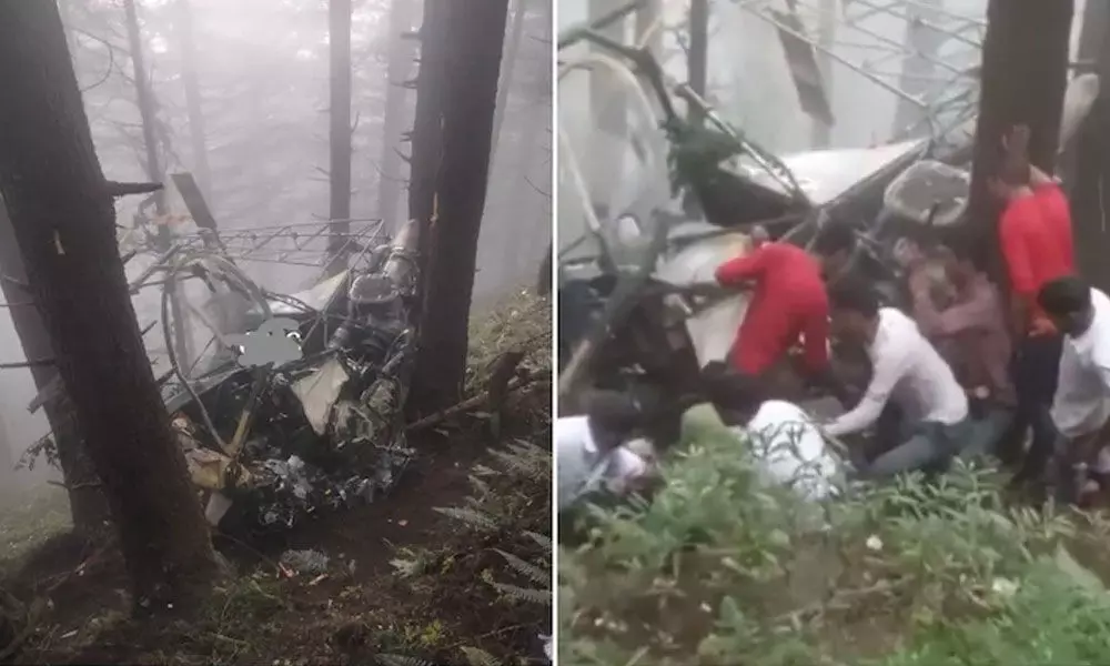 Two Injured Soldiers Are Evacuated By Villagers As An Army Chopper Crashes In Jammu Kashmir