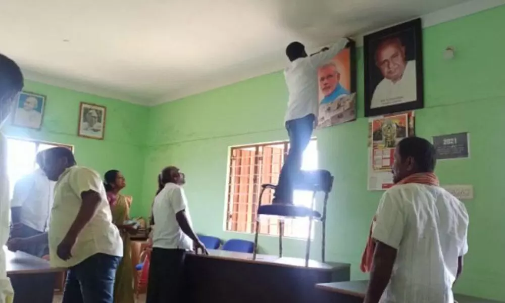 BJP, JDS leaders at loggerheads over PM Modi portrait in GP office