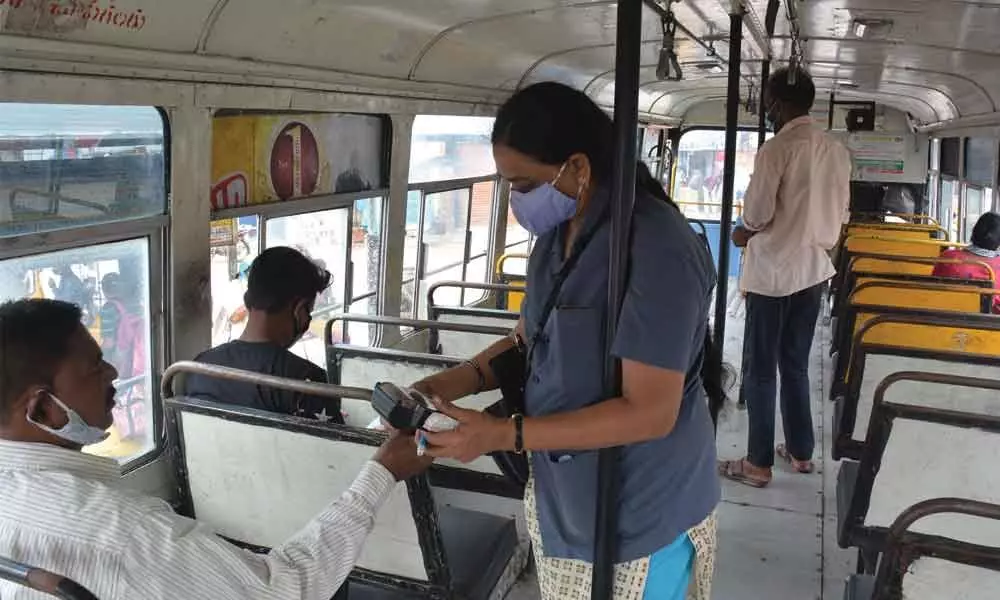 TSRTC mulls 40 paise/km fare hike to save it from closure