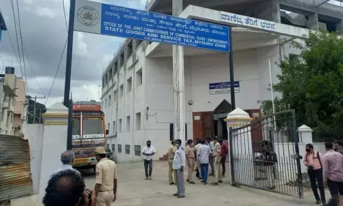 Bomb scare in commercial tax office