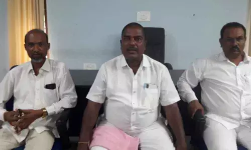 SC Corporation Chairman Banda Srinivas speaking to the media in Kothagudem