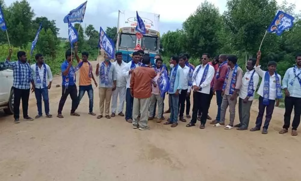BSP-leaders  demanding construction of a high-level bridge over Rampur bridge on Saturday