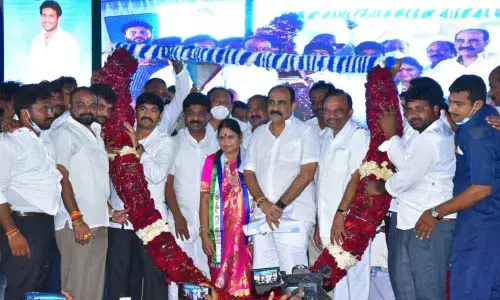 Prakasam  ZP chairperson Buchepalli Venkayamma flanked by Ministers Audimulapu  Suresh and Balineni Srinivasa Reddy  at a function  in Ongole  on Saturday.  MP Magunta Srinivasulu Reddy  is also seen.