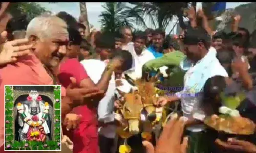A priest reciting vedic mantras while tying the thali to donkeys at Hosur in Pathikonda constituency