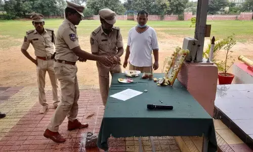 Police personnel paying tributes to Chakli Ailamma at a programme at Nizamabad Police Commissionerate grounds on Sunday