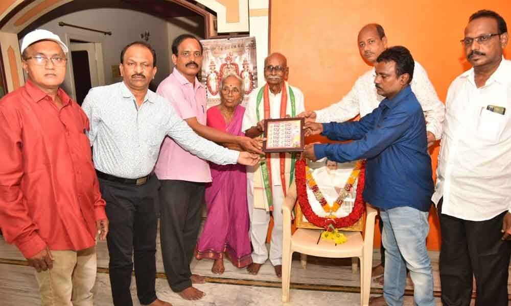 Nellore: Postal Stamp On Amarajeevi Potti Sriramulu Released