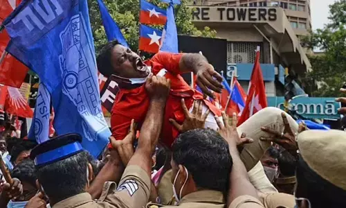 Surge Of Protesters Struck The Highways Of Tamil Nadu Due To Bharat Bandh