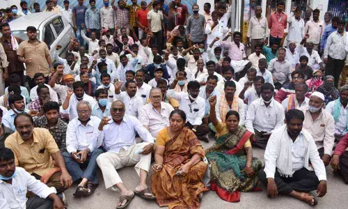 Traders demand fruit market shift to Koheda