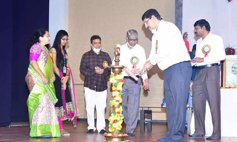 Anantapur: APSCHE Chairman asks students to hone skills