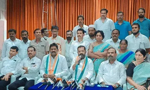 DCC president Naini Rajender Reddy addressing a press conference in Hanumakonda on Saturday