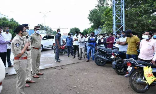 Prakasam SP Malika Garg creating awareness on road safety among the traffic rules violators (file photo)