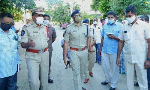 Guntur Urban SP K Arif  Hafeez visiting Tufan Nagar in Guntur on Sunday