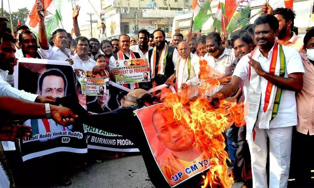 MPs Uttam Kumar Reddy and Komatireddy Venkat Reddy burning an effigy of UP CM Yogi Adityanath in Nalgonda on Monday