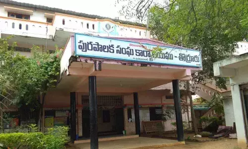 Mahabubabad: Warning doesnt work, civic body doesnt mend