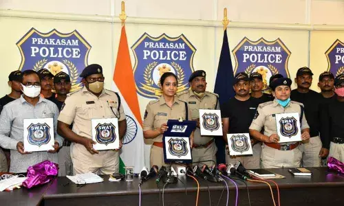 Prakasam SP Malika Garg unveiling the logo of the district SWAT team in Ongole on Monday