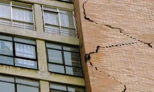 Building develops cracks, residents evacuated