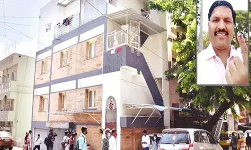 I-T raids Yediyurappa’s former PA, associates