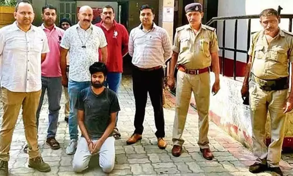 The man, Mahavir Kumar, (in grey) in police custody.(Sourced)