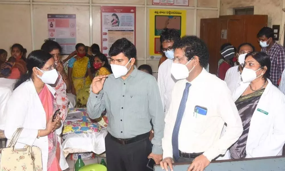 District Collector A Mallikarjuna interacting with the staff of Government Victoria (Ghosha) Hospital in Visakhapatnam on Saturday