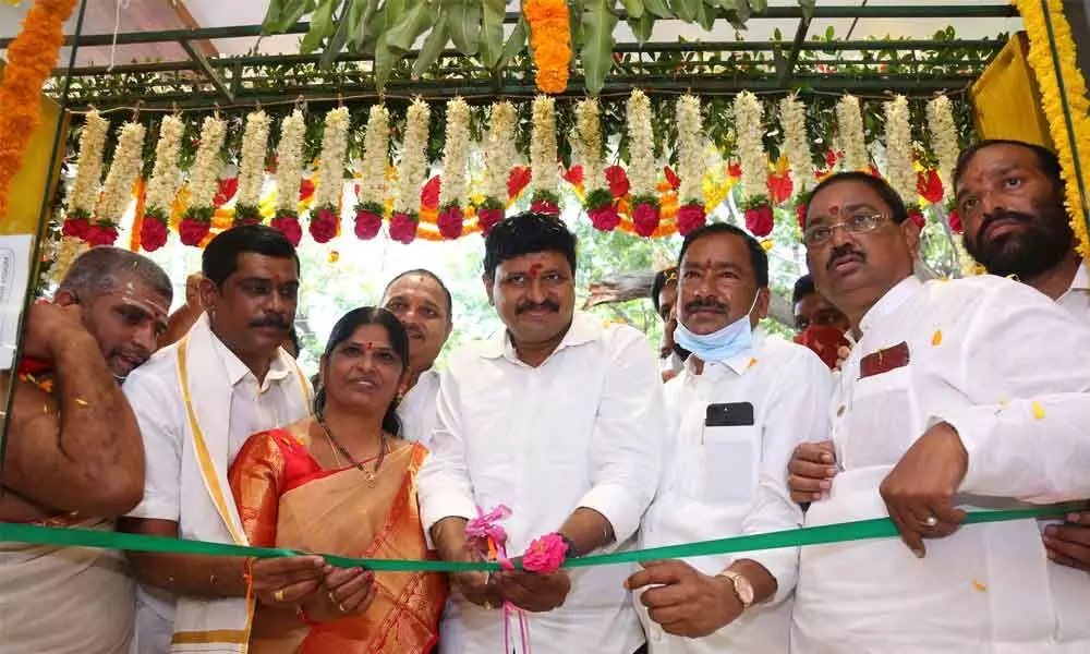MP J Santosh Kumar inaugurating Ushodaya Supermarket at Vayupuri Colony in Sainikpuri in Hyderabad on Saturday
