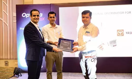 (Left)-Vijay Sharma, Country Head India, Optoma Corporation at the Channel Partner Meet